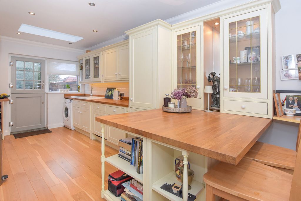 Property photo 3 of 25