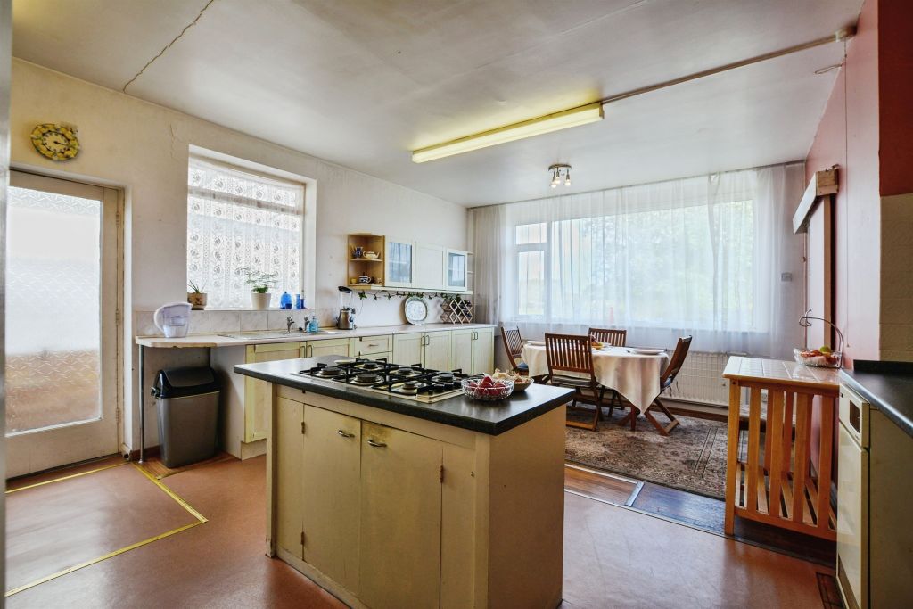 Additional image 5 of 5 bed detached bungalow for saleYoulgrave Avenue, Sutton-On-Sea, Mablethorpe LN12