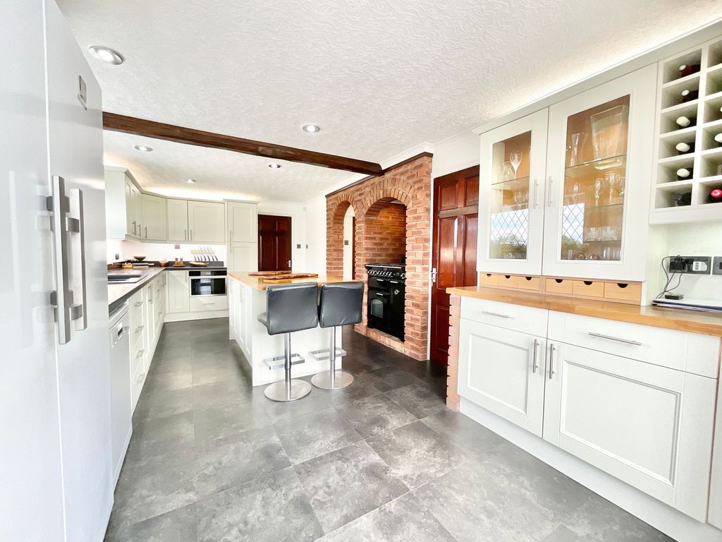 Property photo 3 of 34