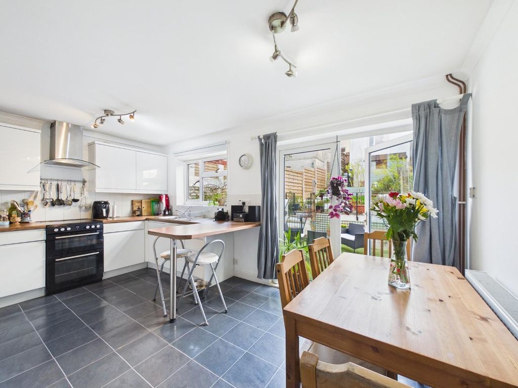 Property photo 2 of 31 Cam01530G0-Pr0411-Still010.Jpg