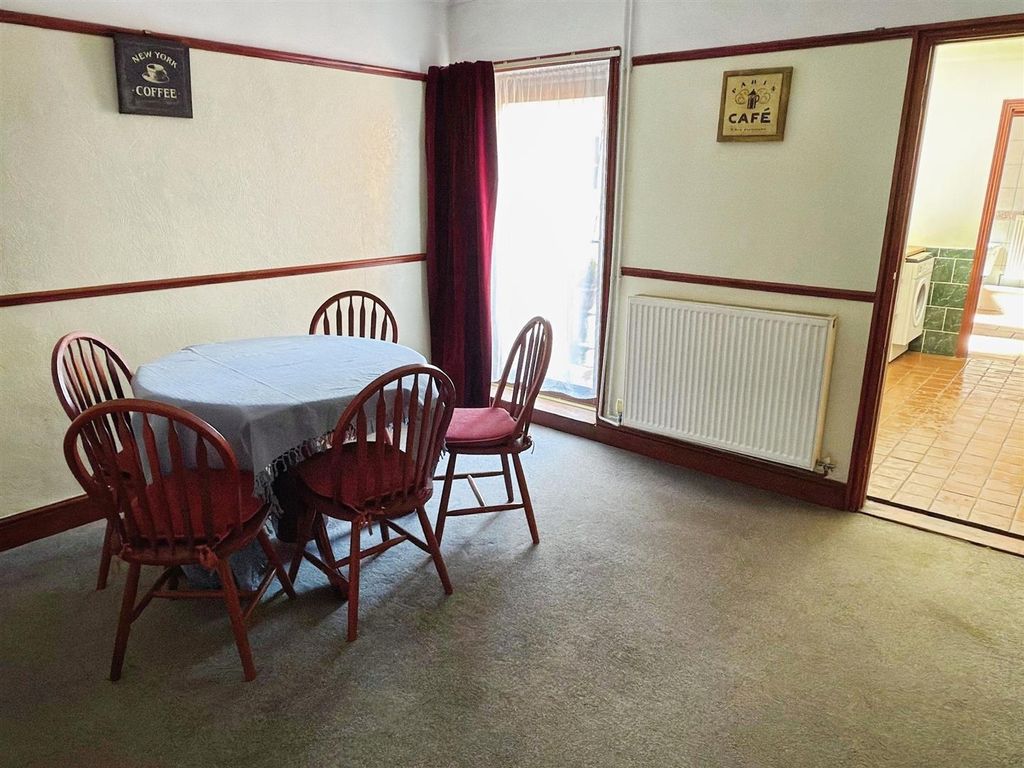 Property photo 3 of 11 Wollaston Road  (10).Jpg