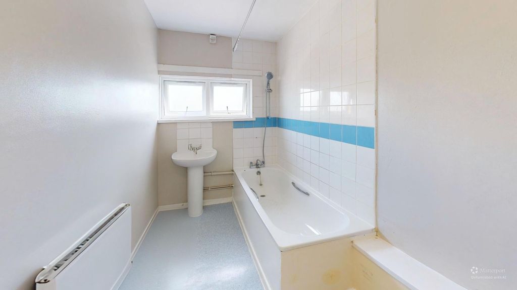 Property photo 2 of 12 Image