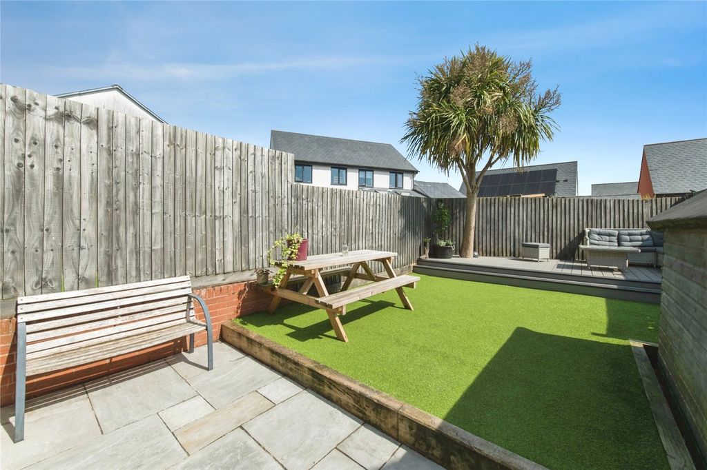 Property photo 2 of 25 Picture No. 21