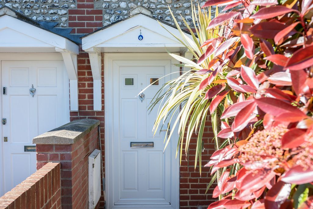 Property photo 1 of 32