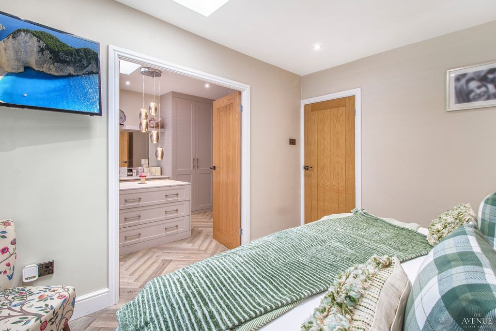 Property photo 2 of 49 4399595