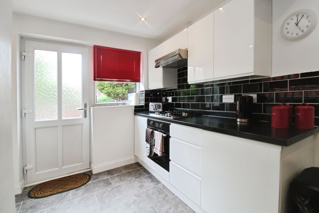 Property photo 3 of 24 Fcb72B0B-Img_8476.Jpg