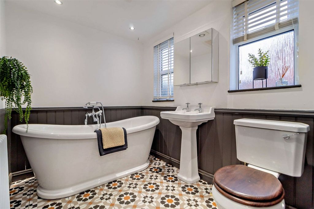 Property photo 2 of 34 Picture No. 19