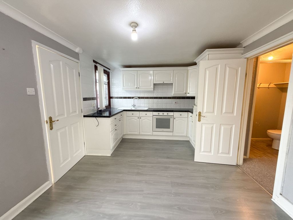 Property photo 3 of 11 Dining Kitchen