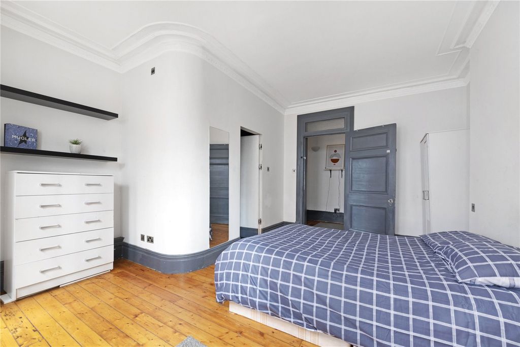 Property photo 2 of 8 Bedroom