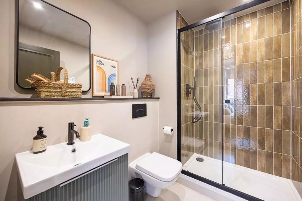 Property photo 3 of 24 Bathroom