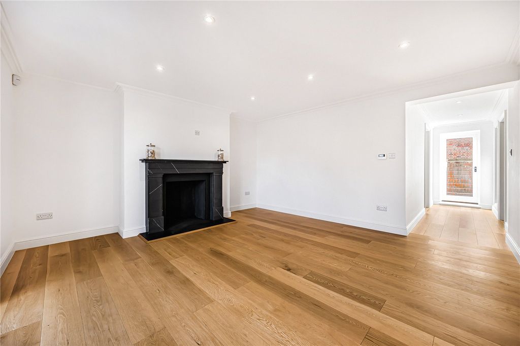 Property photo 2 of 13 Sitting Room