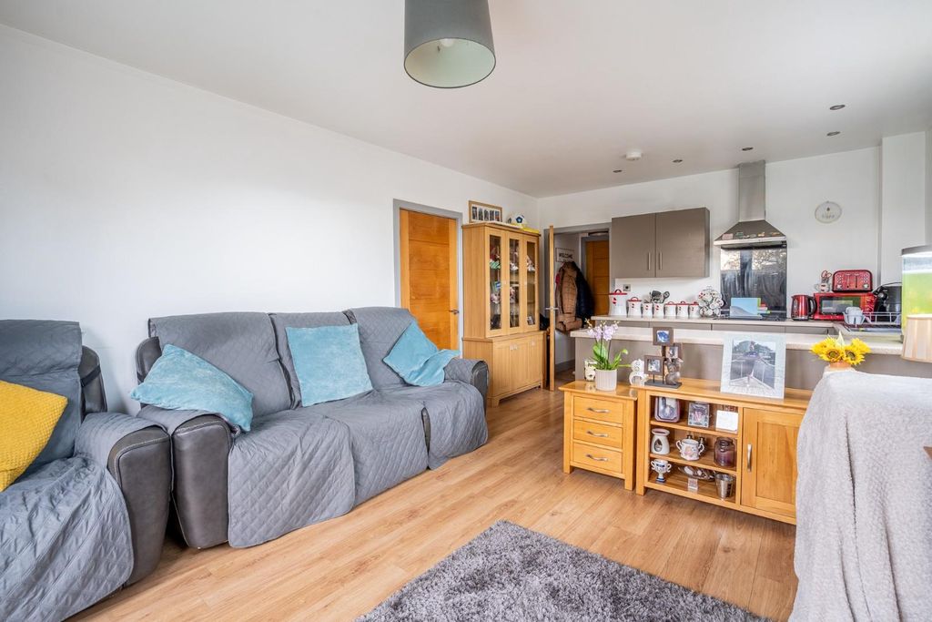 Additional image 4 of 2 bed flat for saleGeorge Cayley Drive, York YO30