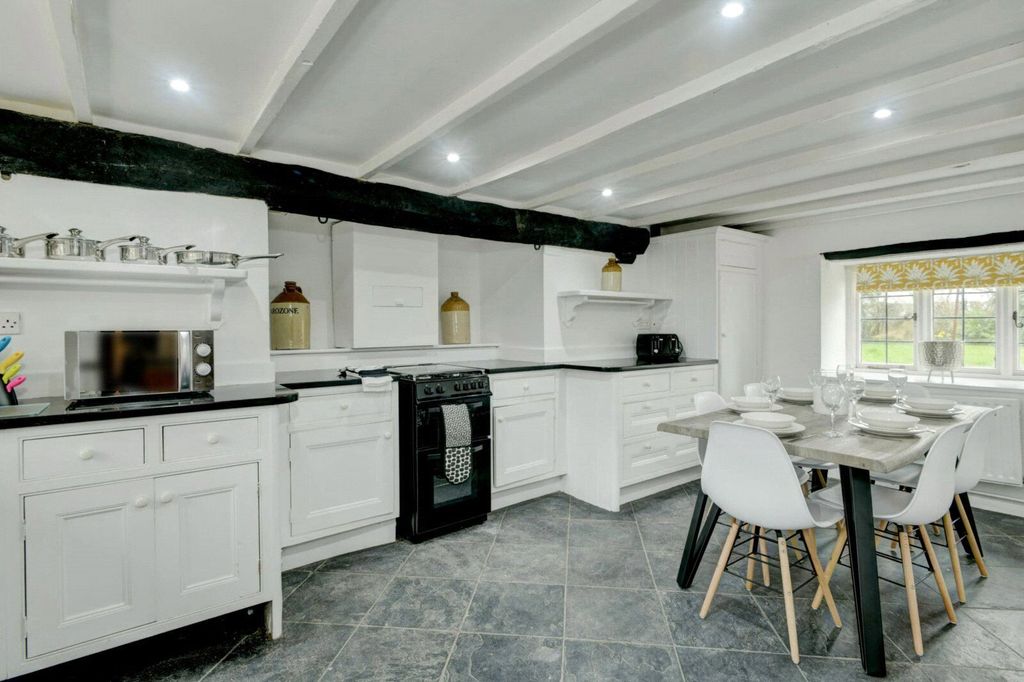 Property photo 2 of 18 Picture No. 38