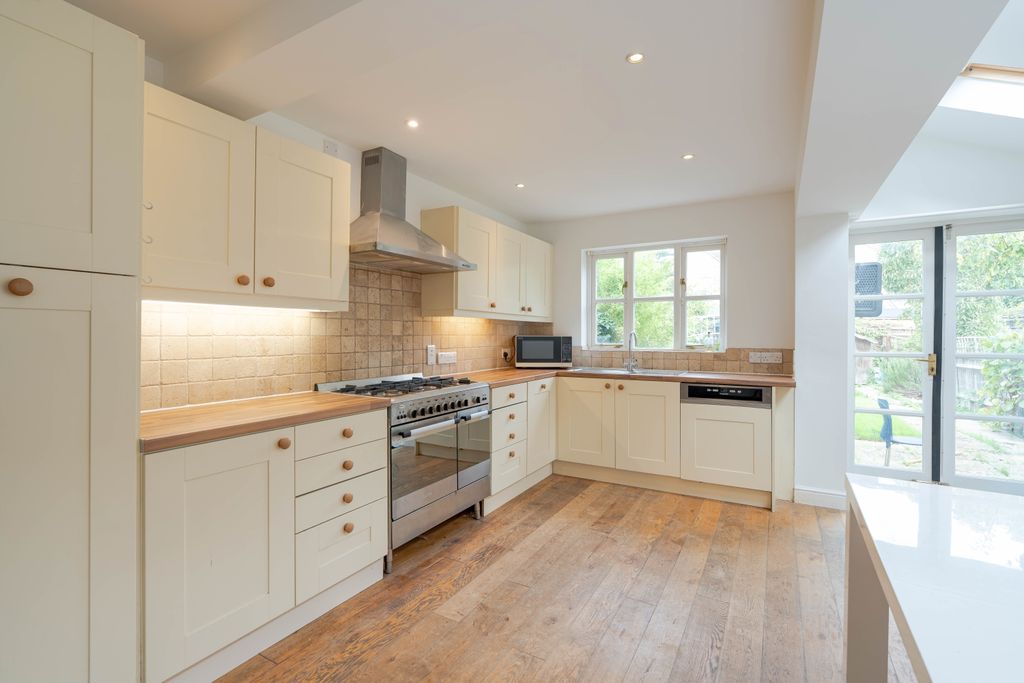 Property photo 1 of 17 Kitchen