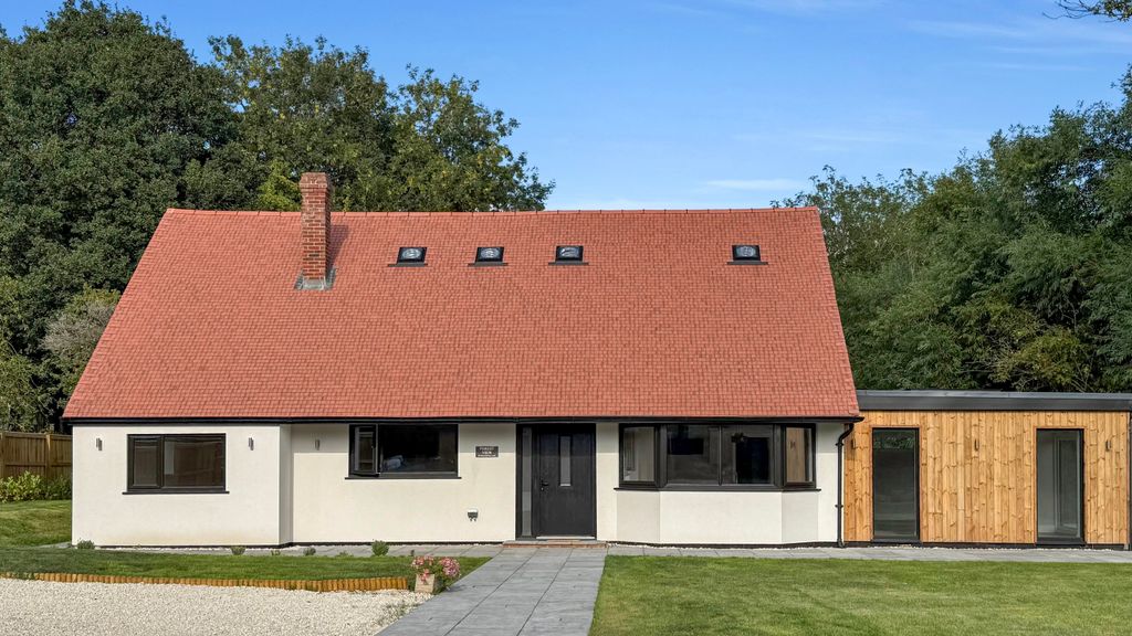 Property photo 2 of 33 Image00016