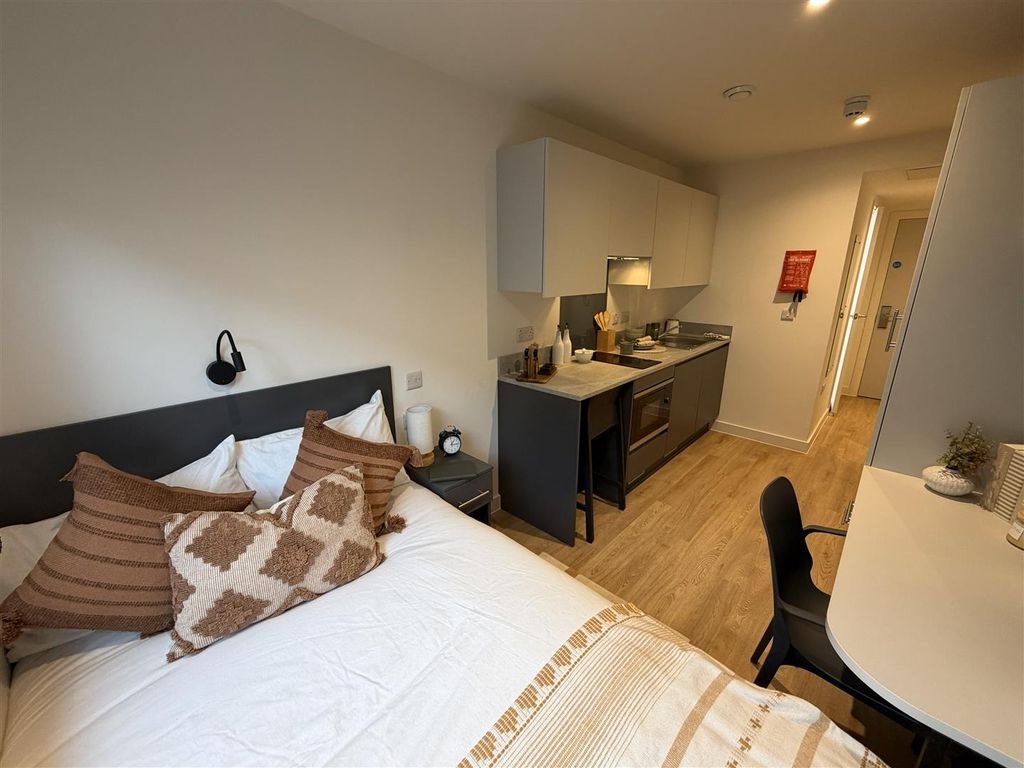 Property photo 2 of 23