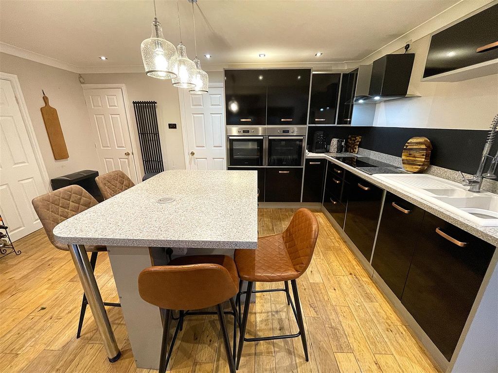 Property photo 3 of 34 Kitchen