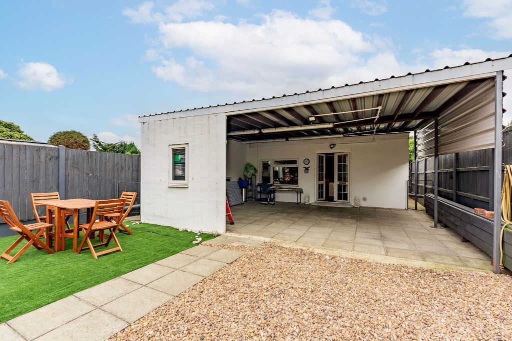 Property photo 2 of 19