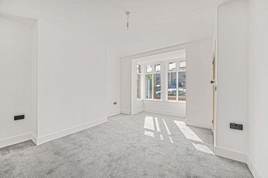 Property photo 3 of 36