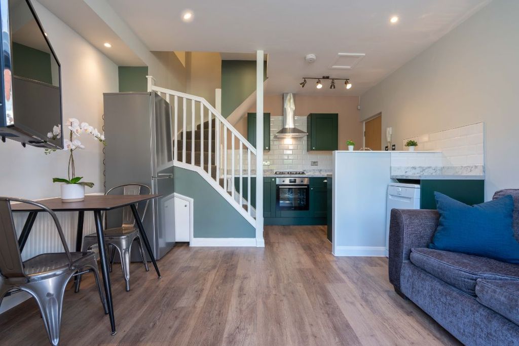 Property photo 1 of 4 20Kgf1 - Living Area