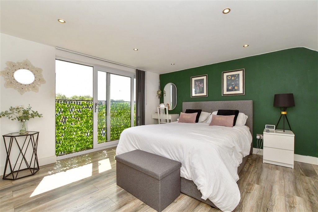 Property photo 2 of 10 Bedroom 1