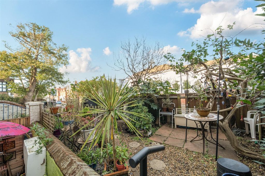 Property photo 2 of 15 Garden