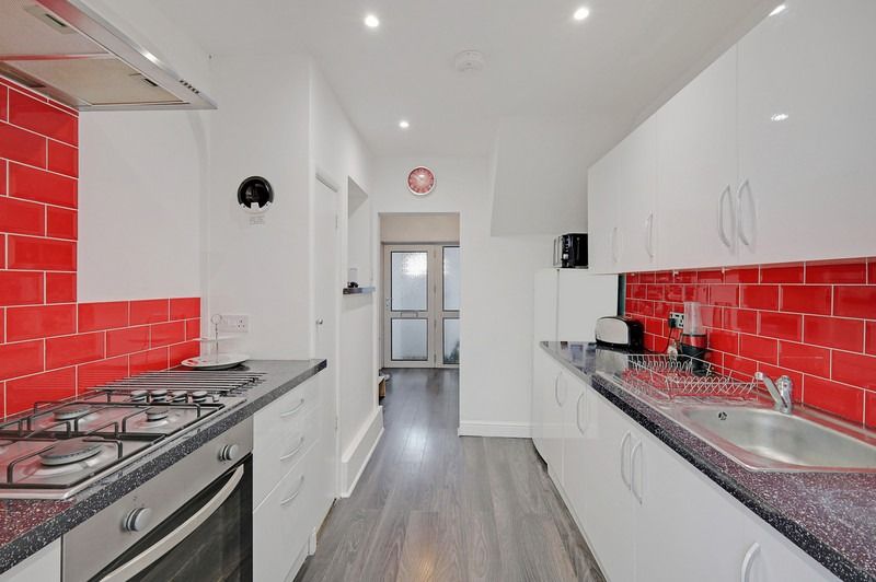 Property photo 2 of 18 4680991