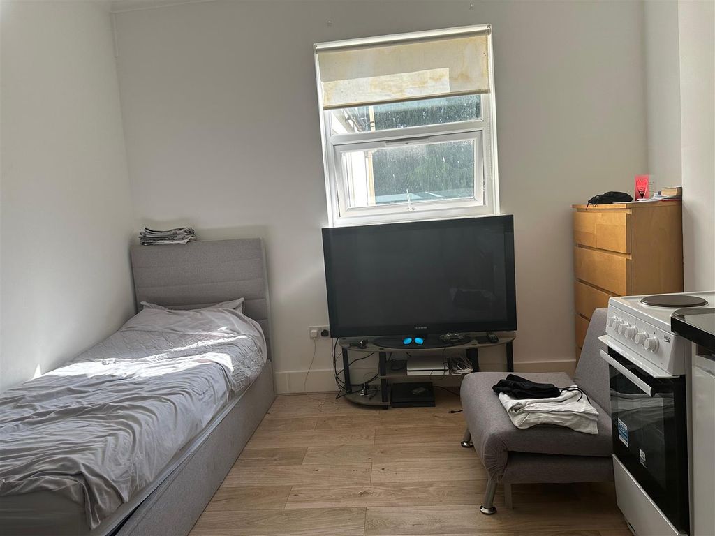 Property photo 3 of 3 7 Hamilton 1.Jpg