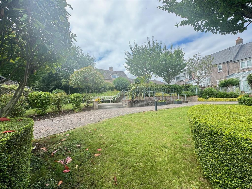 Property photo 2 of 10 Communal Garden