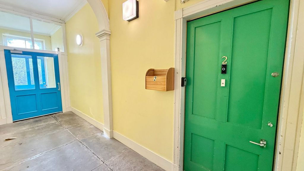 Property photo 3 of 28