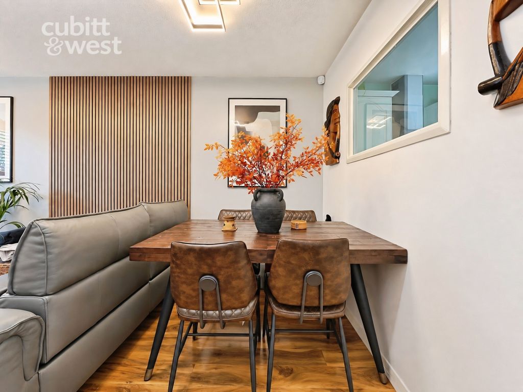 Property photo 3 of 23 Dining Area