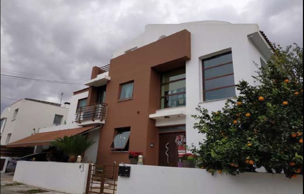 Property photo 1 of 2