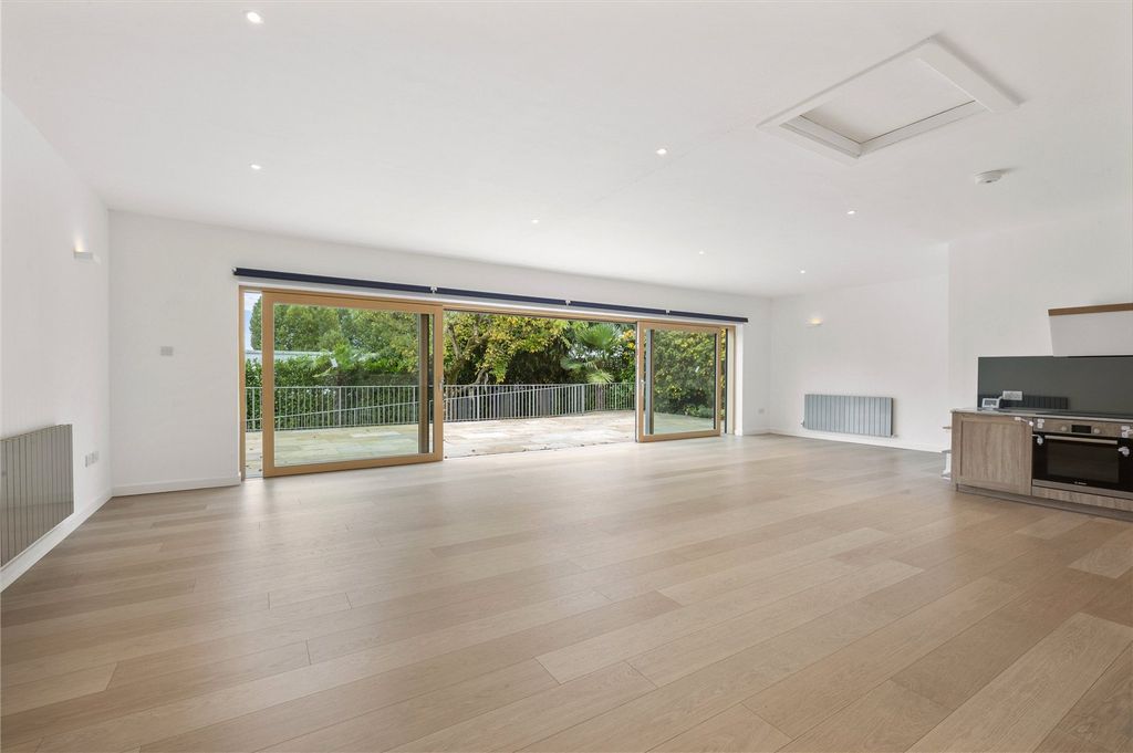 Property photo 3 of 21 Kitchen/Family Room