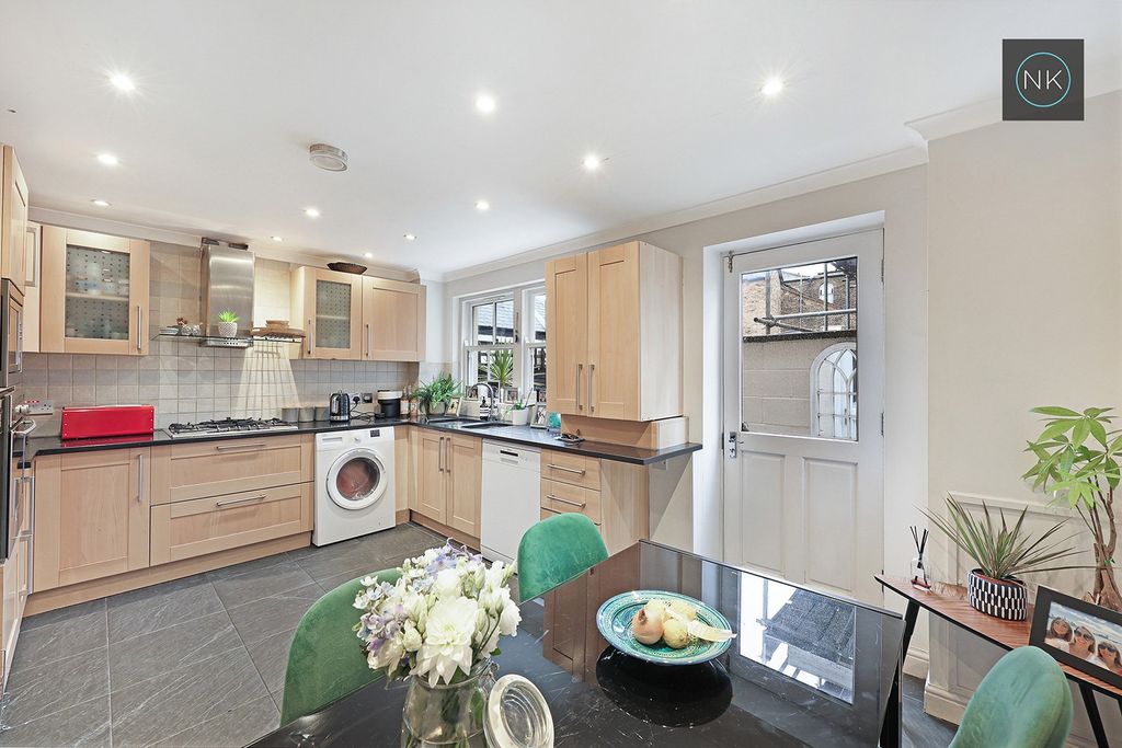 Property photo 2 of 29 4550534