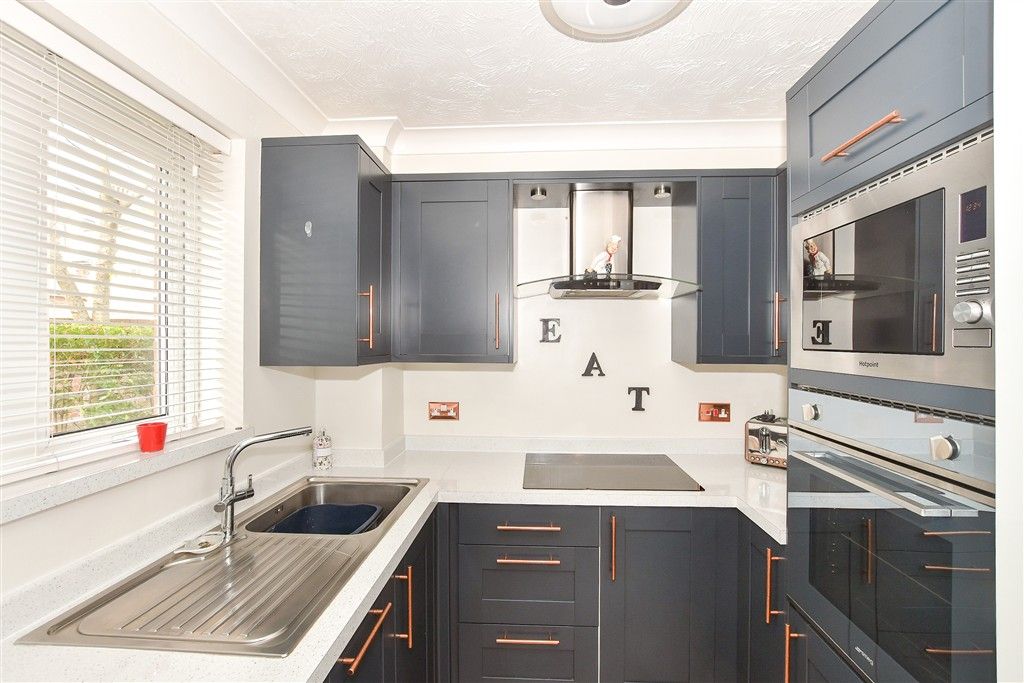 Property photo 3 of 8 Kitchen