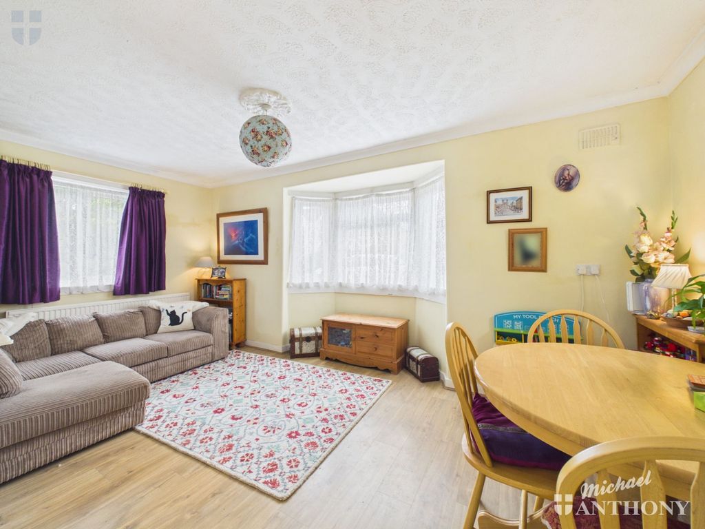 Property photo 2 of 19 Cam03218G0-Pr1054-Still010