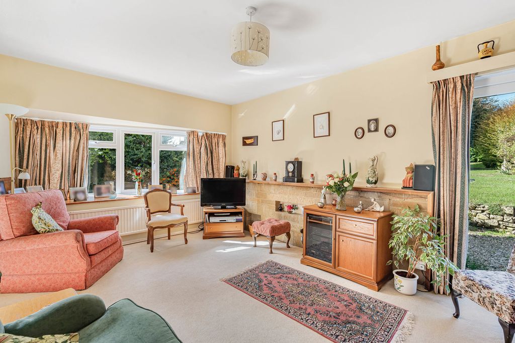 Property photo 2 of 16 Sitting Room
