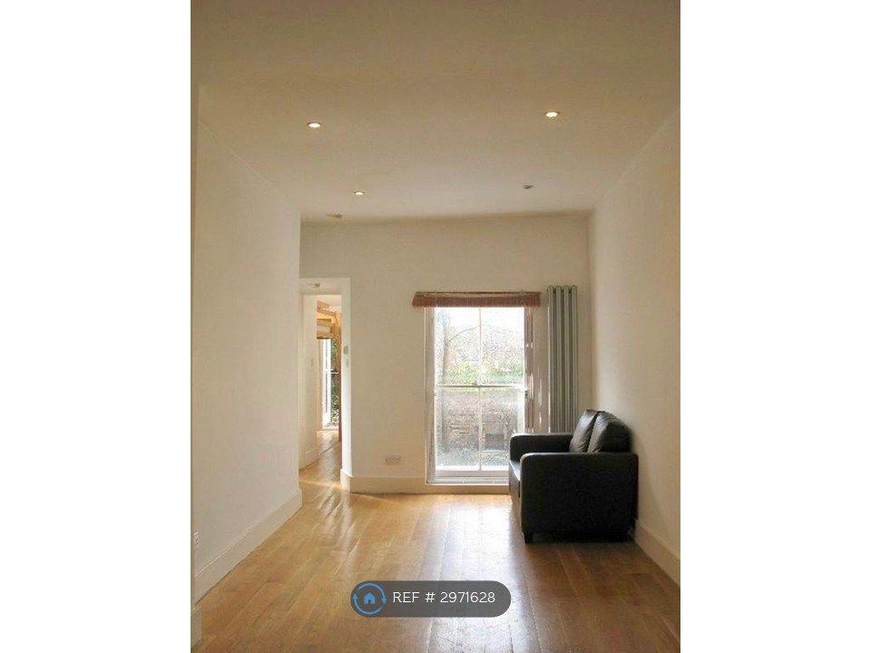 Property photo 3 of 7 Living Room