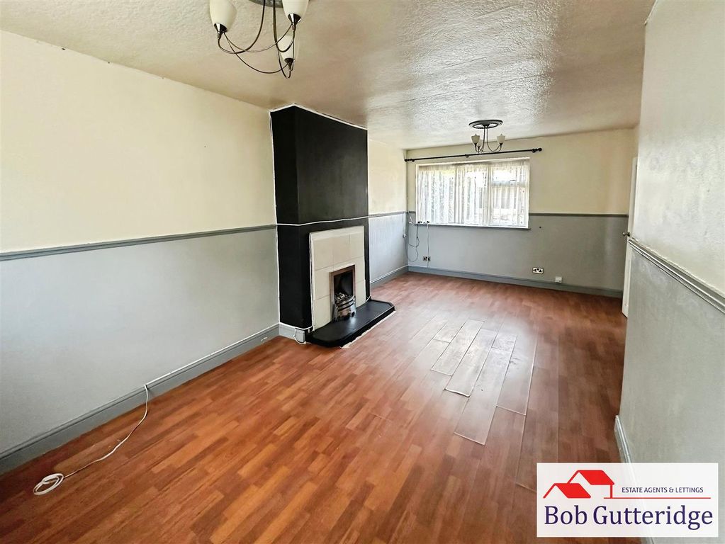 Property photo 3 of 16 Through Lounge / Diner