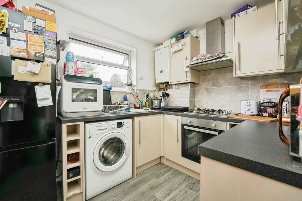 Property photo 2 of 17 Kitchen