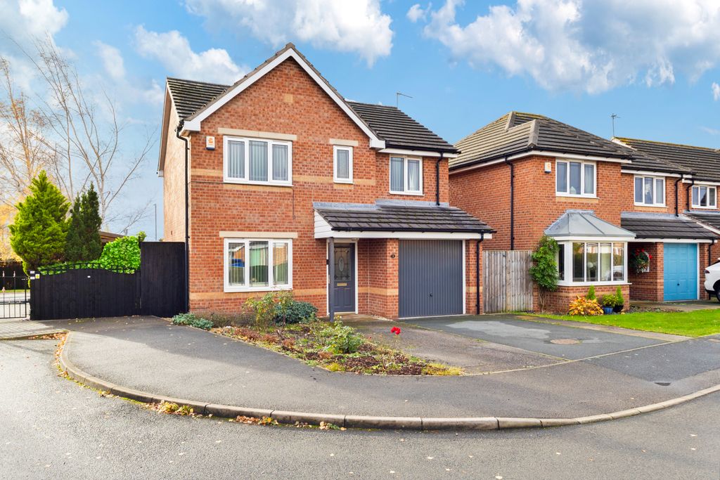 Property photo 1 of 18 4Â Bedroom Detached For Sale