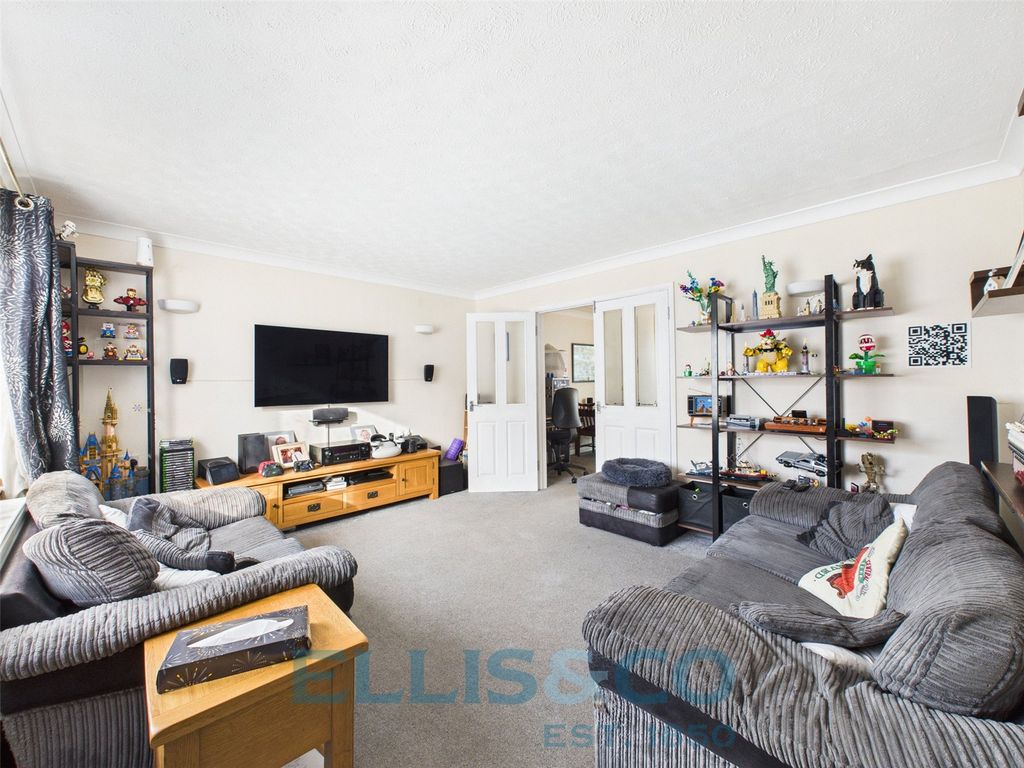 Property photo 3 of 16 Picture No. 02