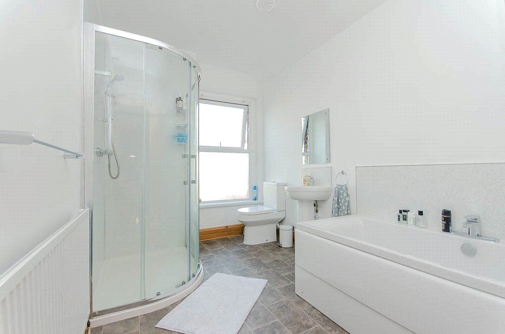 Property photo 3 of 10 Family Bathroom