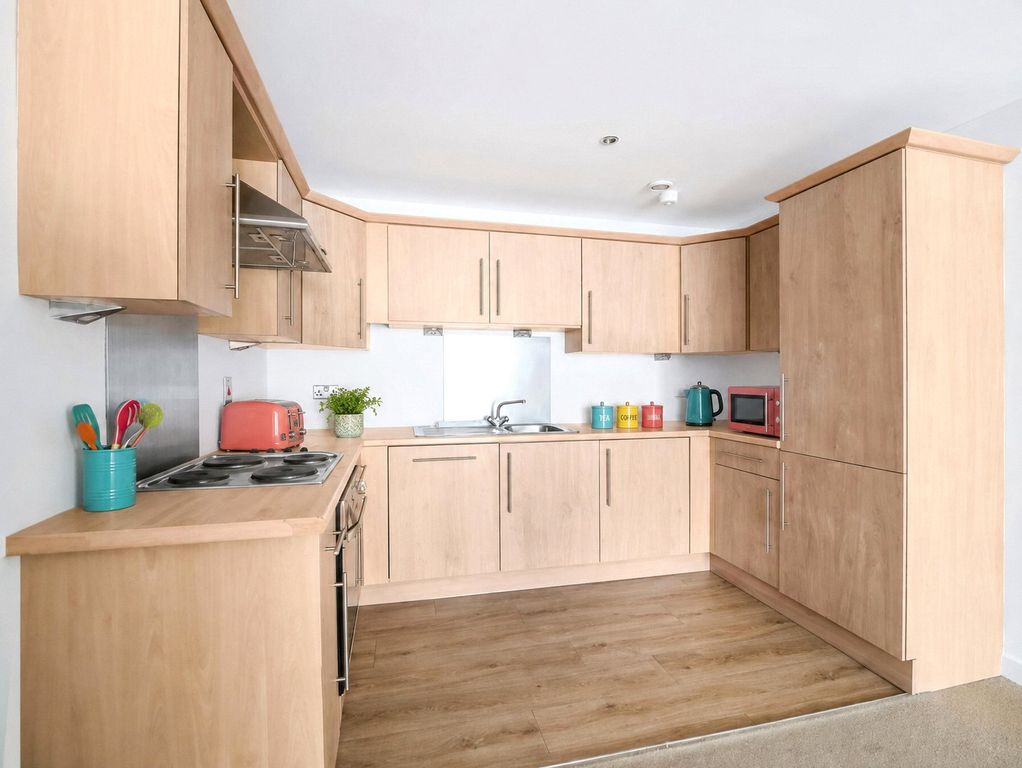 Property photo 3 of 20 Kitchen