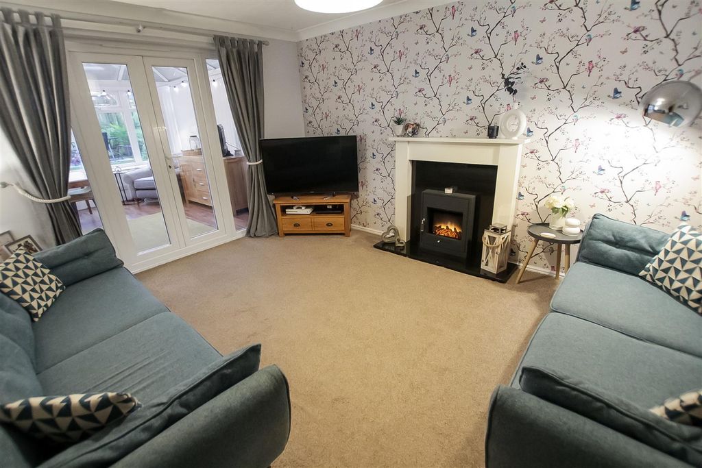 Property photo 2 of 19 Living Room