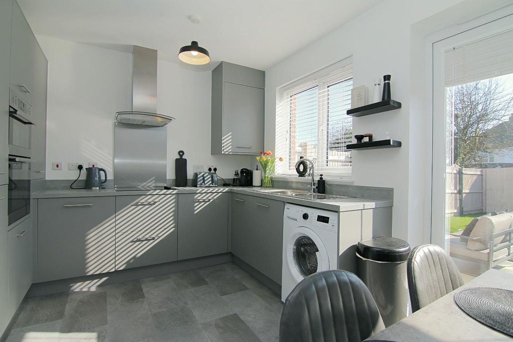 Property photo 3 of 19 Kitchen/Diner