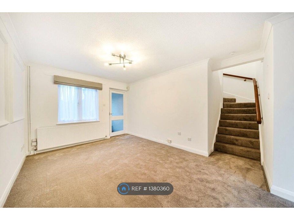 Property photo 3 of 10 Hall