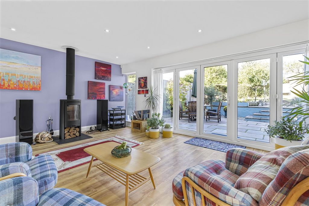 Property photo 3 of 16 40_39924.Jpg