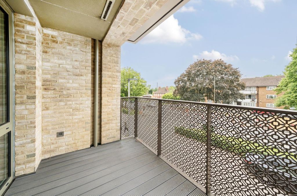 Property photo 3 of 10 Davidson Frost-Wellings, Dfw, Welford Court, Edgwa