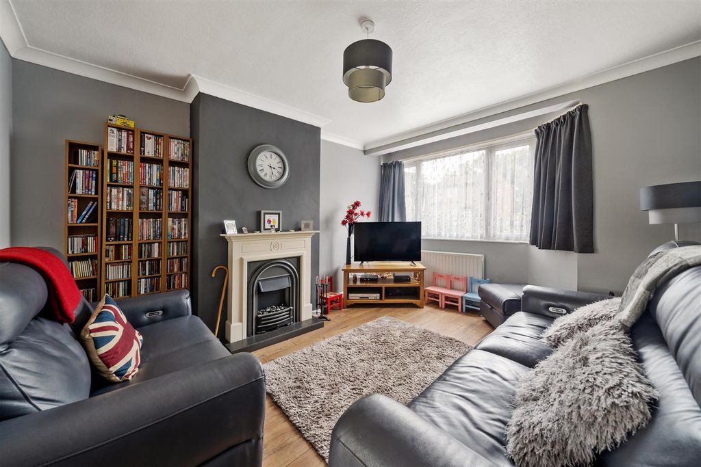 Property photo 3 of 12 Wandle Road